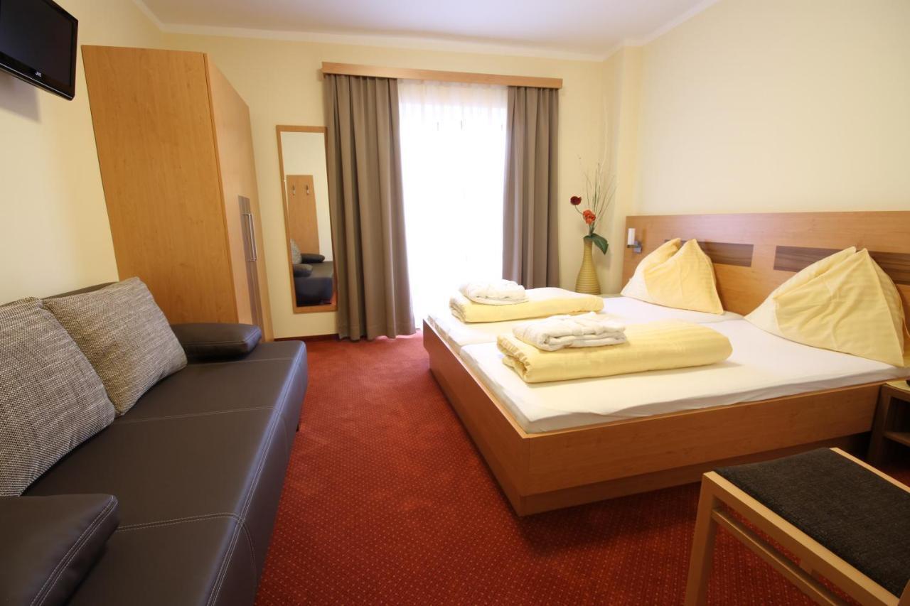 Panoramadorf Saualpe Otel Eberstein Oda fotoğraf