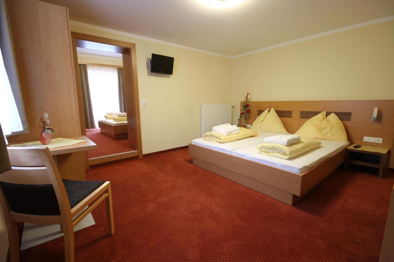 Panoramadorf Saualpe Otel Eberstein Oda fotoğraf